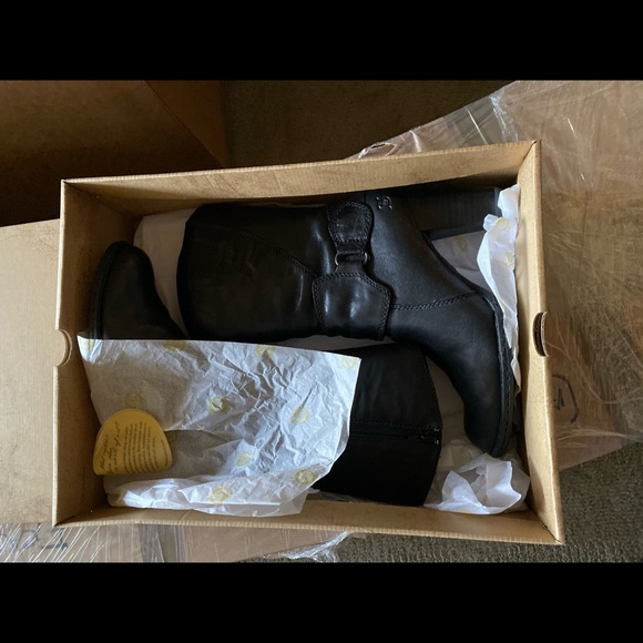 Born NWT Boots 7.5 - Picture 2 of 3